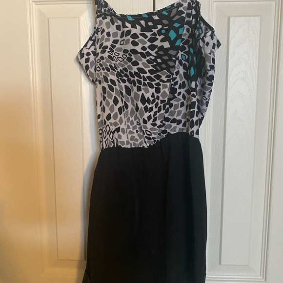 Guess romper - Picture 3 of 3